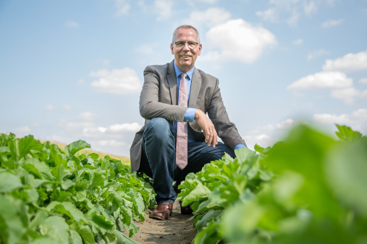 Walter Peters, Vertriebstrainer für die Agrarbranche, im Feld